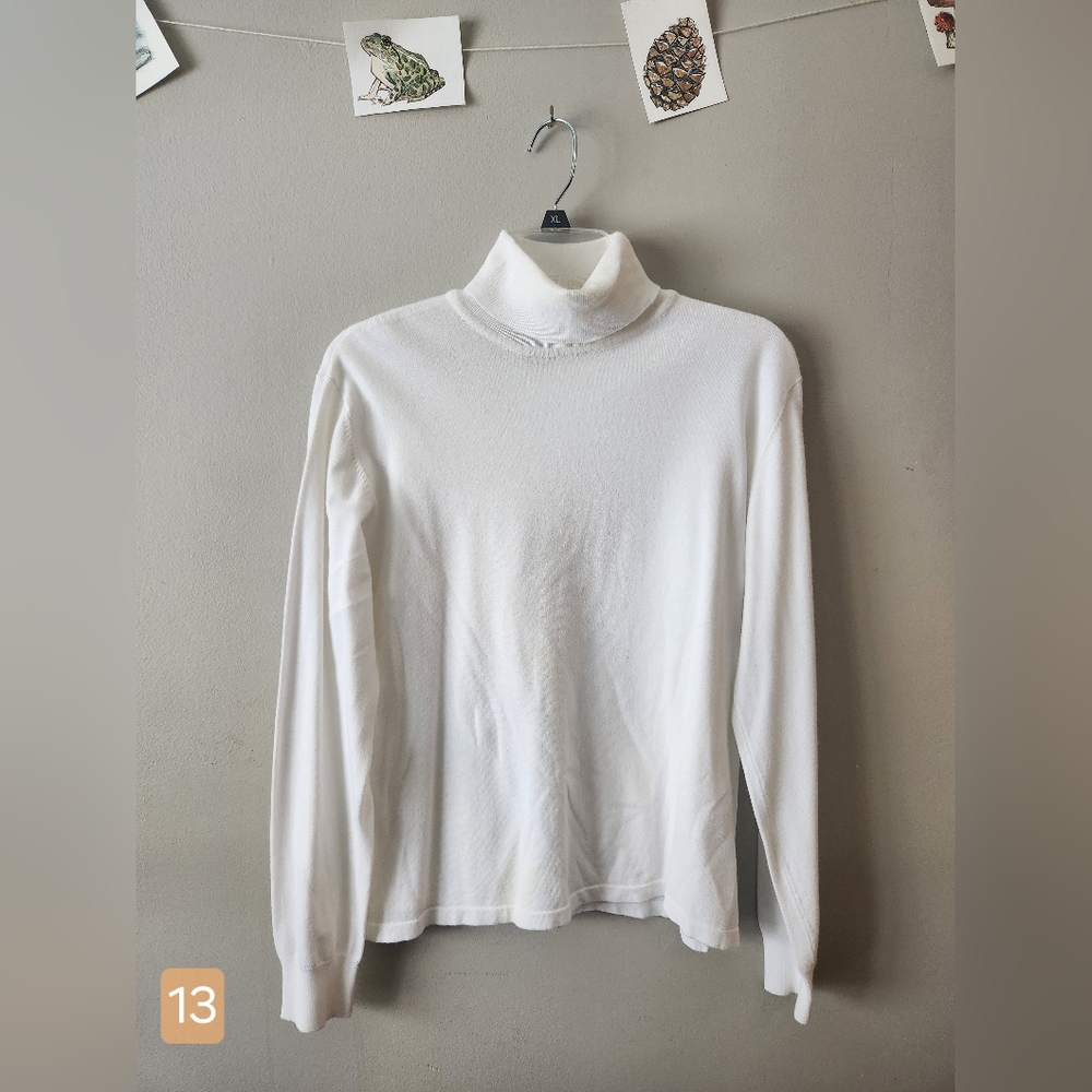 Eddie Bauer XL cream turtleneck